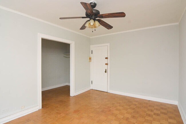 Building Photo - 708 W Belmont Ave