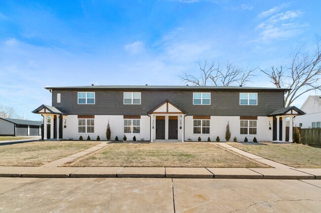 Photo - 404 NW D St Townhome