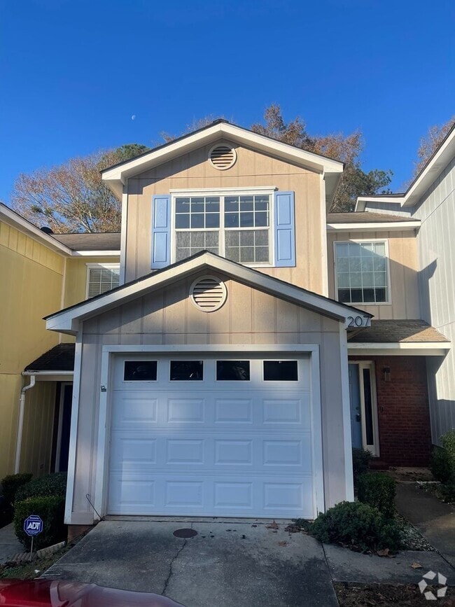 Building Photo - 207 Woodrun Dr