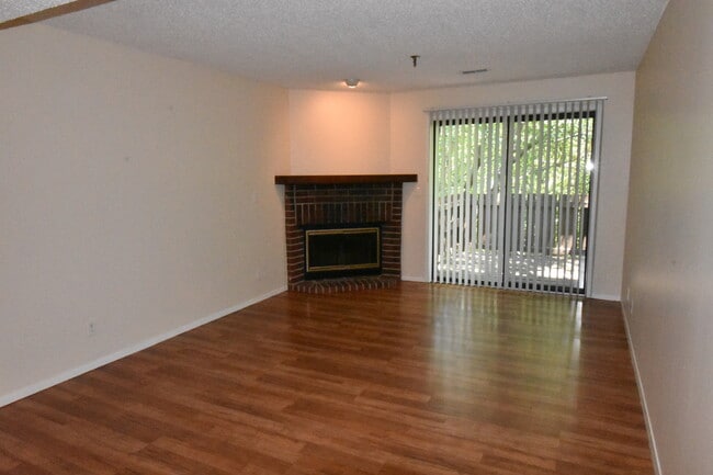 Building Photo - 1360 Brook St