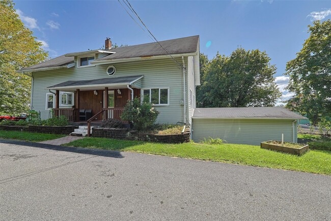 Building Photo - 18 Maples Ln