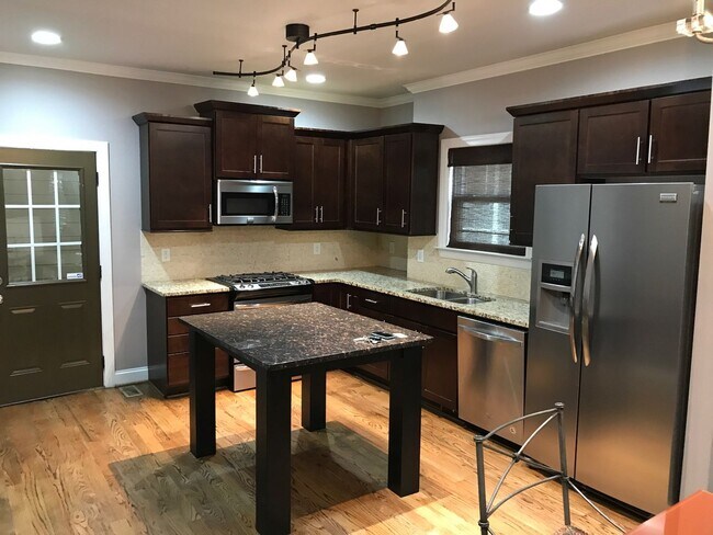 Foto del edificio - Gorgeous and Spacious 4 bedroom home!!