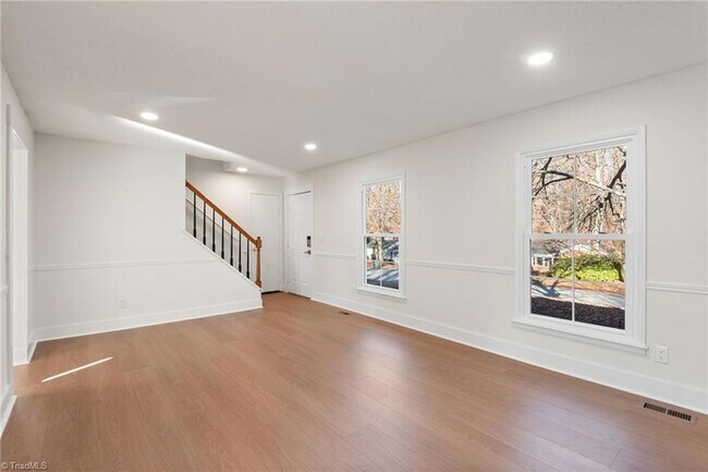 Foto del edificio - 1705 Three Meadows Rd