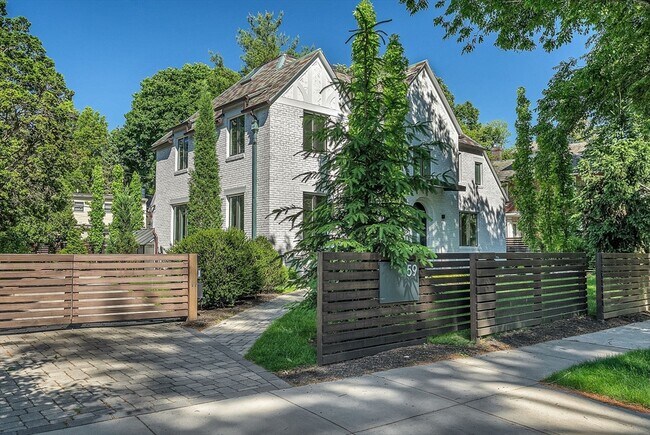 Foto del edificio - 59 Fresh Pond Ln