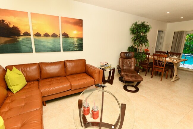 Building Photo - PR-09