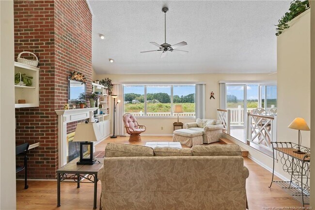 Foto del edificio - 825 Castleberry Ct