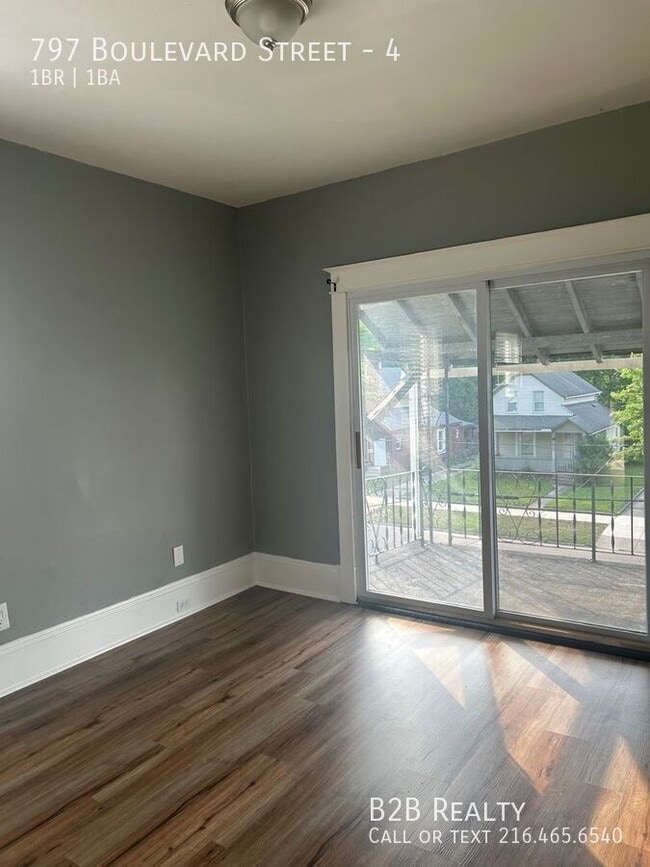 Building Photo - 797 Boulevard St