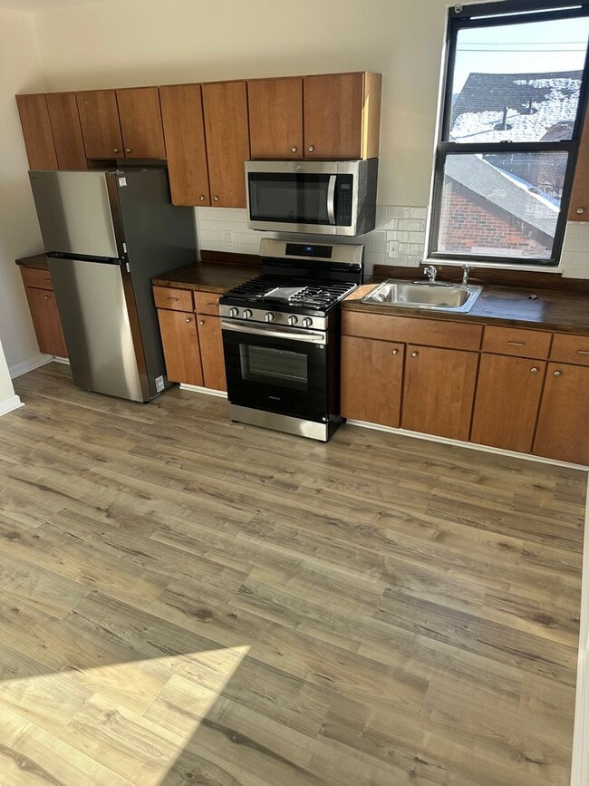 Building Photo - 941 Lamont St