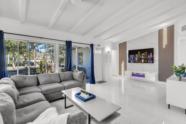 Foto del edificio - 714 NE 17th Ct