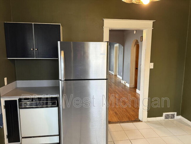 Foto del edificio - 865 Leonard St NW