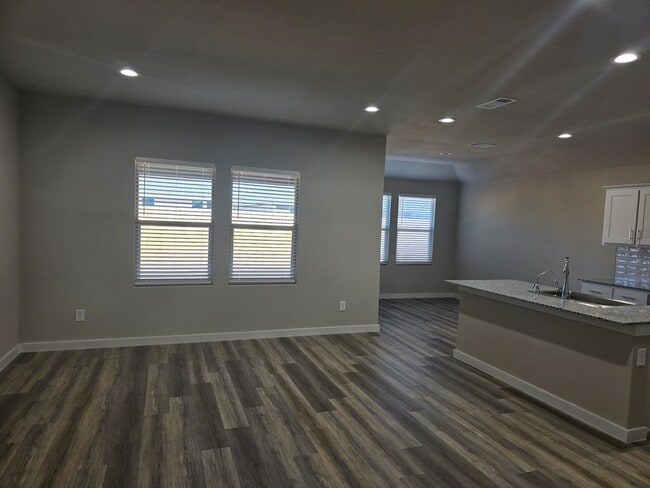 Foto del edificio - 7711 Brown Bark Rd