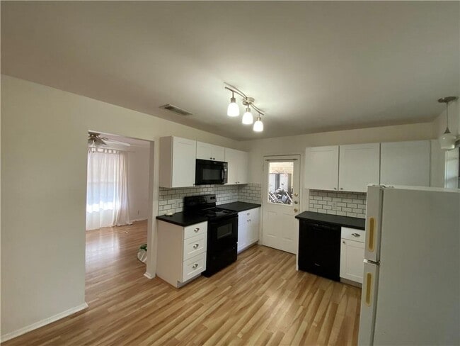 Building Photo - 8311 Hathaway Dr