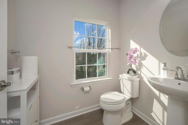 Foto del edificio - 7977 Independence Dr