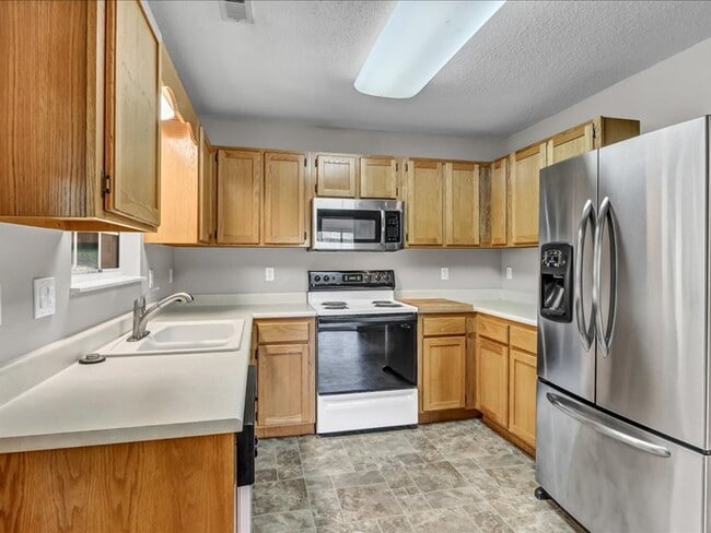 Building Photo - 612 Liverpool Ln