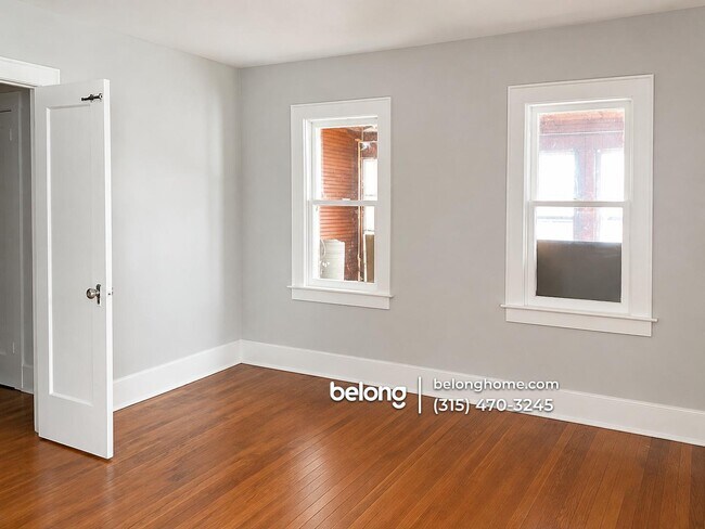 Foto del edificio - 733 E Laurel St