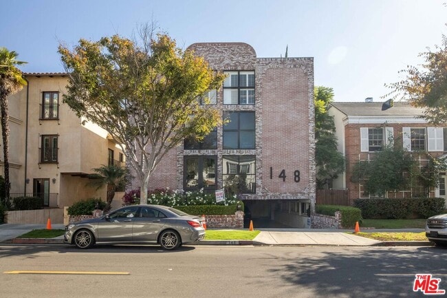 Building Photo - 148 S Reeves Dr