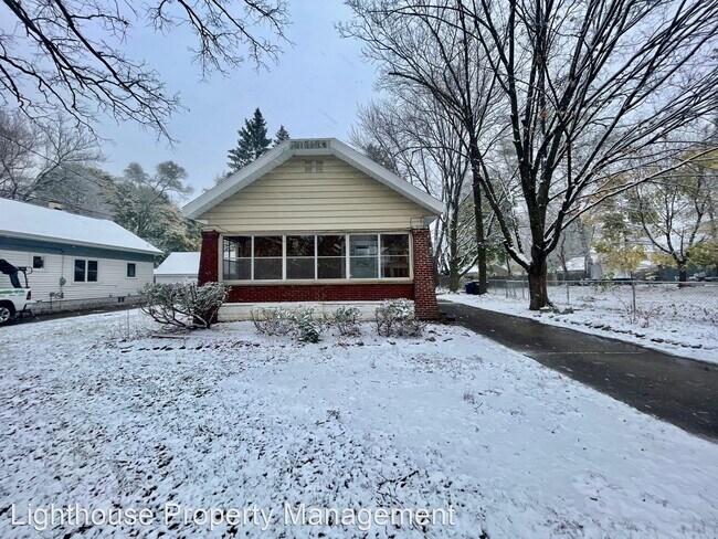 Building Photo - 2 br, 1 bath House - 102 48th St SE