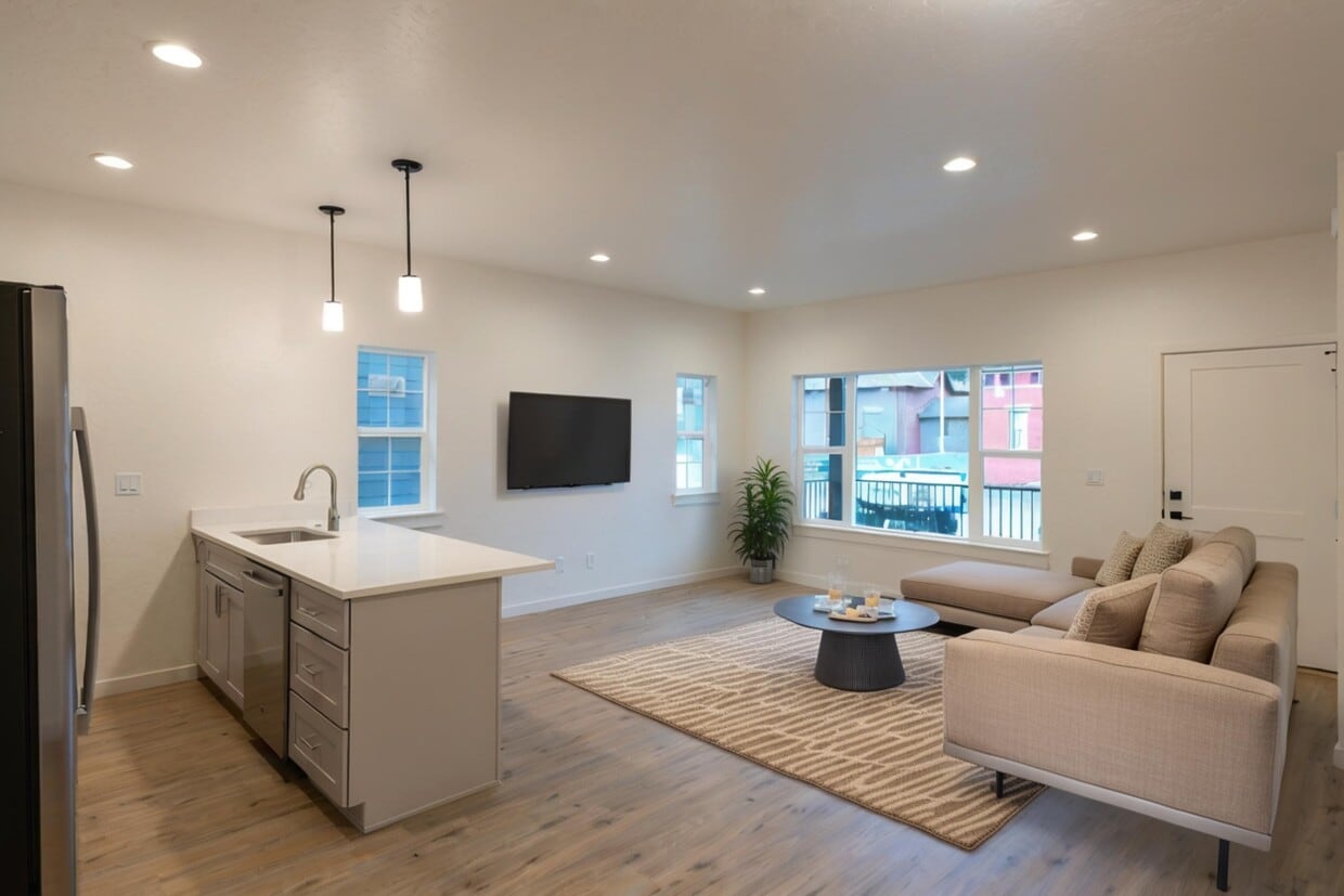 Foto principal - 7979 W 2nd St