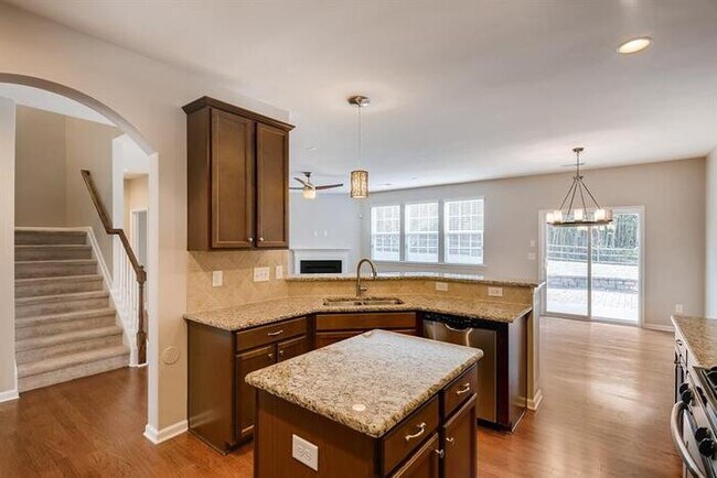 Building Photo - 111 Rougemont Ln, Mooresville, NC, 28115