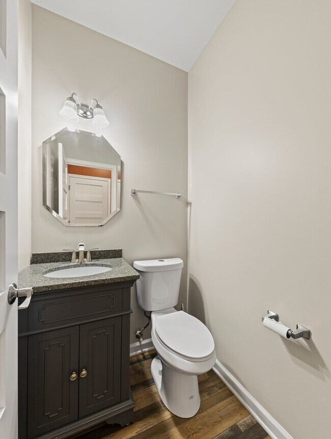 Building Photo - 3328 Bromley Ln