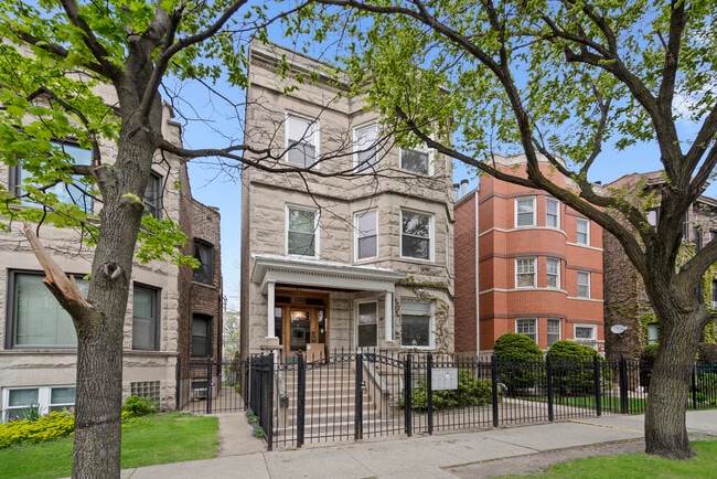 Foto del edificio - 1210 W Addison St