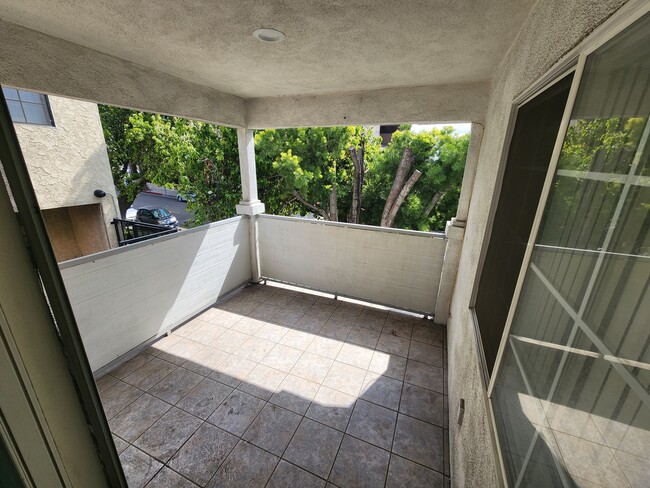 9x9 balcony - 335 E Providencia Ave