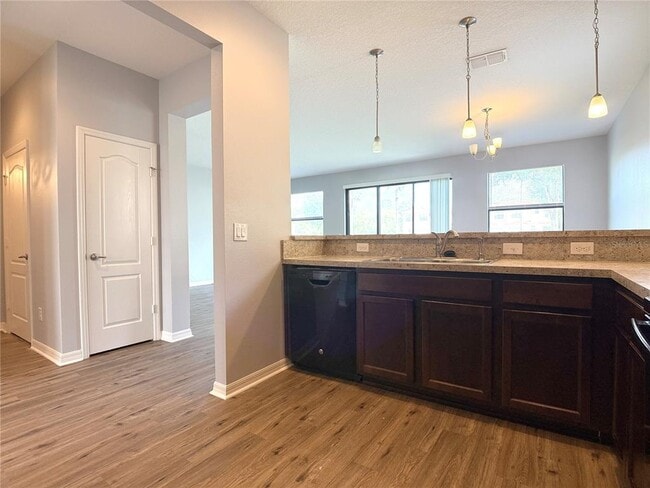 Foto del edificio - 1282 Clove Dr