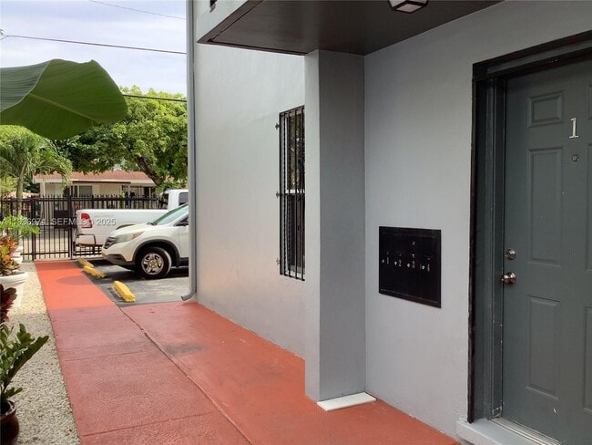 Foto del edificio - 420 NW 11th Ave