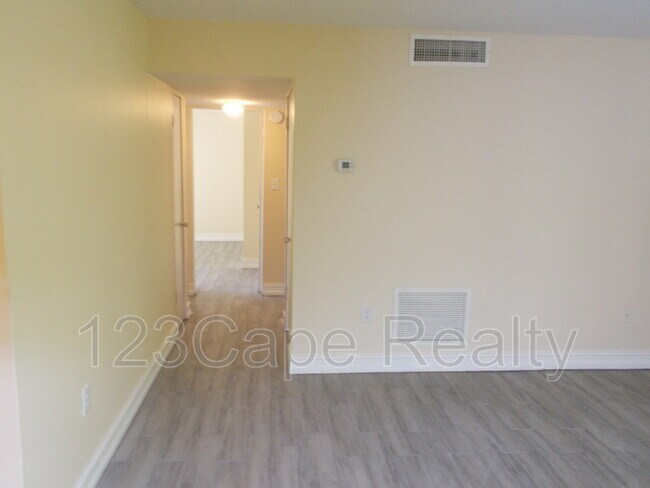 Building Photo - 1830 Maravilla Ave