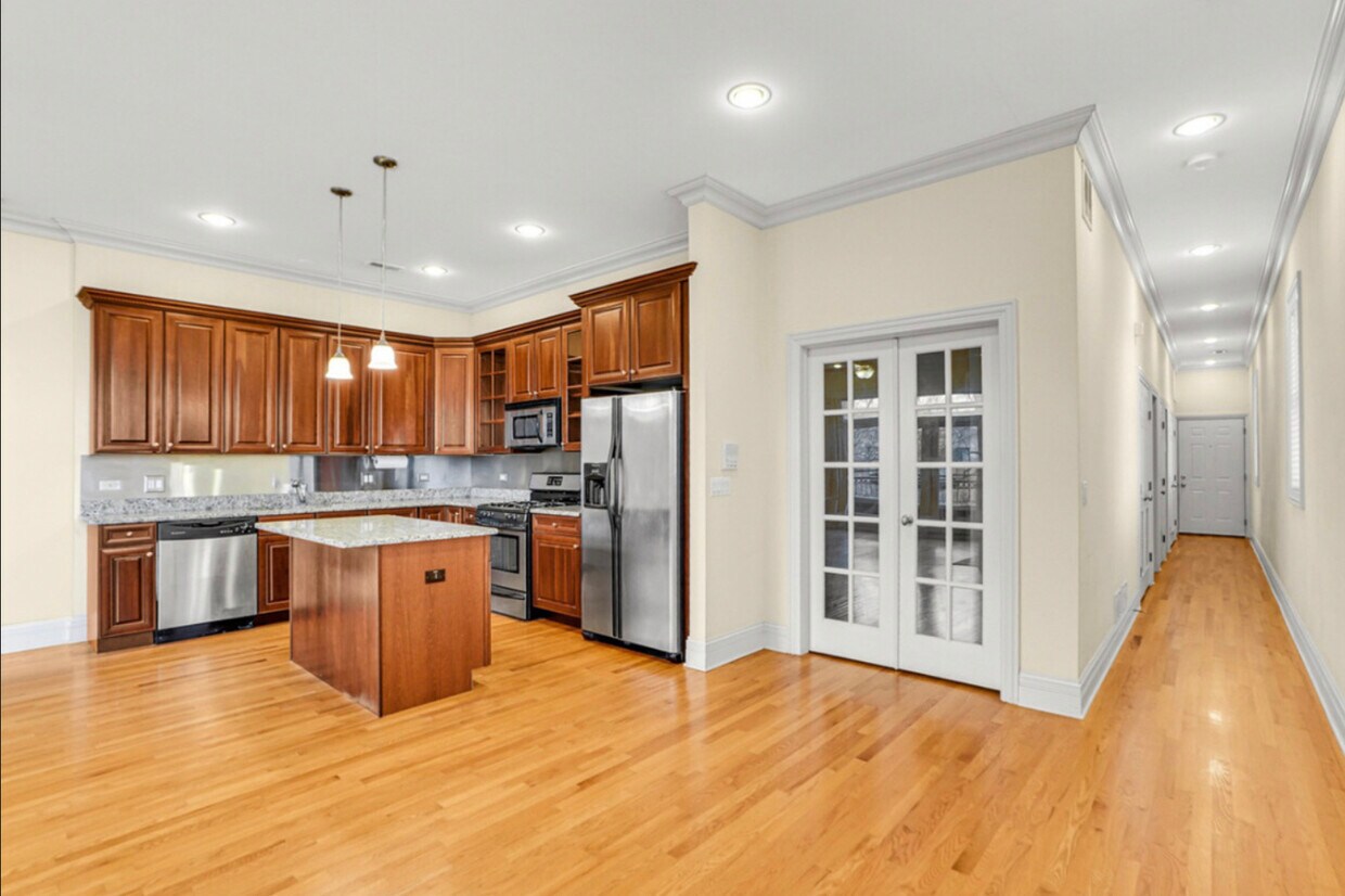 Foto principal - 2358 N Damen Ave