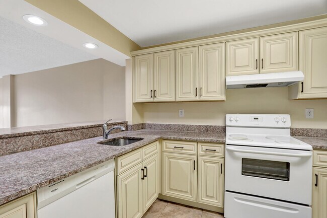 Building Photo - 3 Royal Palm Way