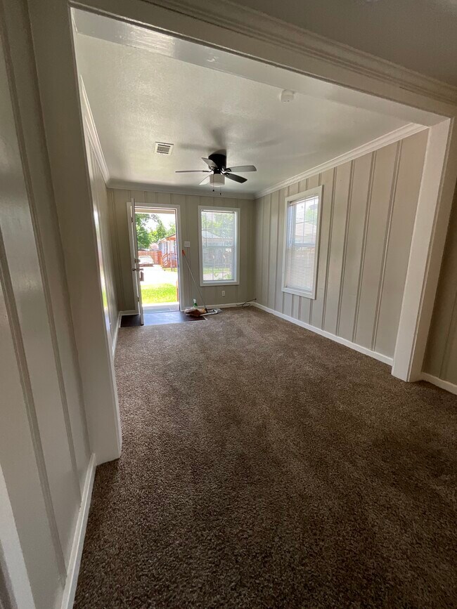 Entryway - 4126 Sayers St