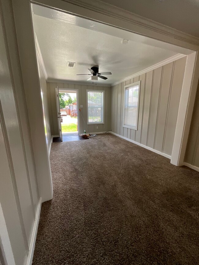 Entryway - 4126 Sayers St