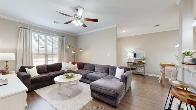 Foto del edificio - 2013 Harvey Mitchell Pkwy S