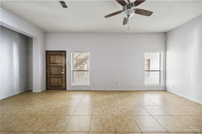 Building Photo - 2715 Mimosa St