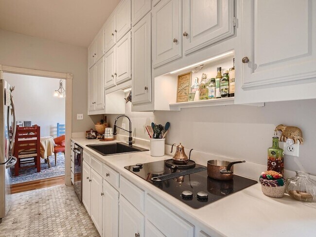 Building Photo - 1626 Palma Plaza Unit 9