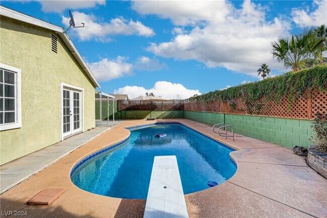 Foto del edificio - 7301 Pleasant View Ave