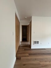 Building Photo - 1209 E 10th St