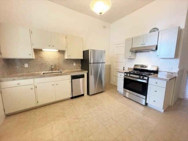 Building Photo - 2 bedroom in San Francisco CA 94110