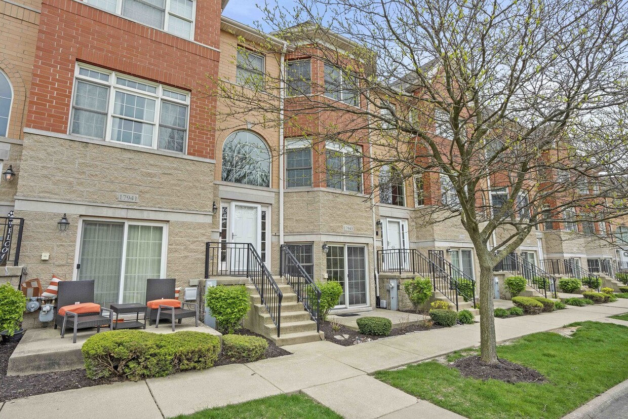 Primary Photo - 17943 Fountain Cir