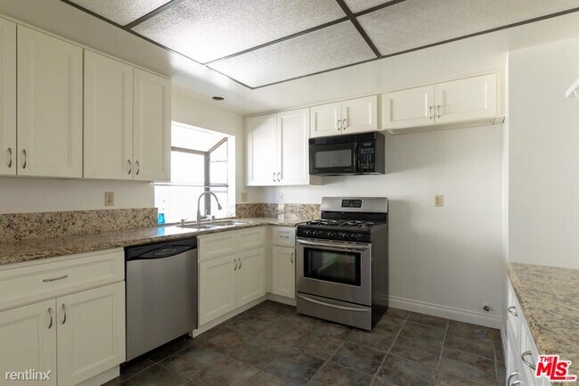 Building Photo - 3 br, 2.5 bath House - 5402 Las Virgenes Rd