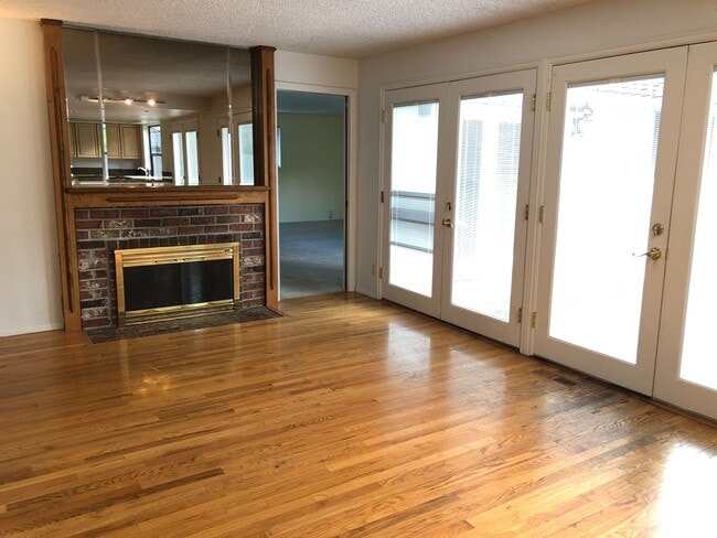 Family Room - 8435 NE 13th St