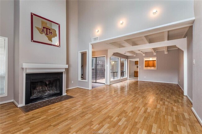 Building Photo - 1532 Wolf Run