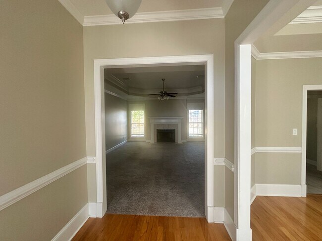 Building Photo - 5 Bedroom Home in Arbor Run
