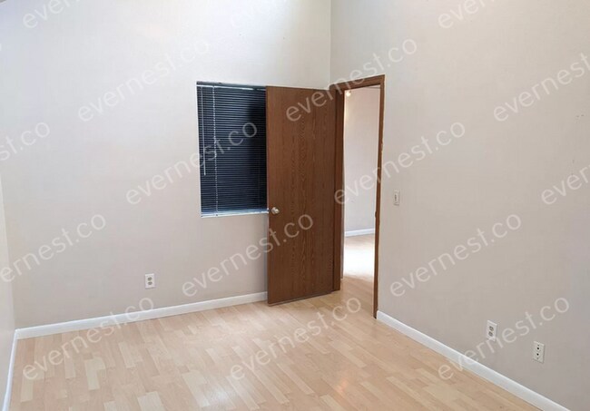 Foto del edificio - 1825 Kendall St