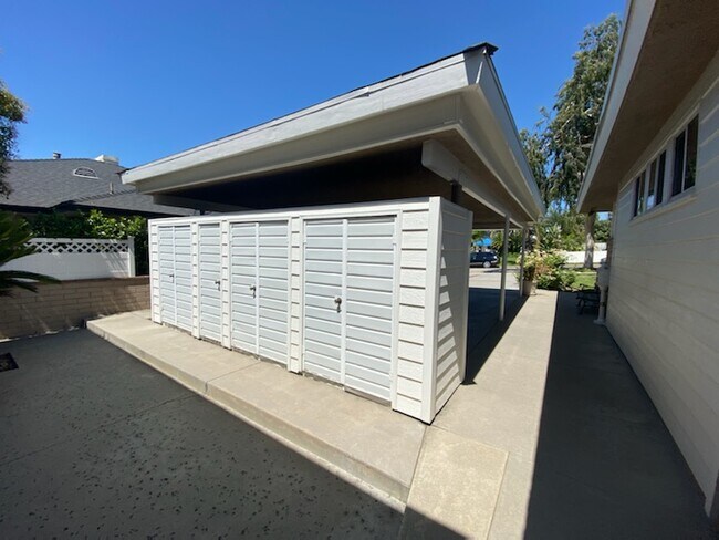 Building Photo - 920 E Grinnell Dr