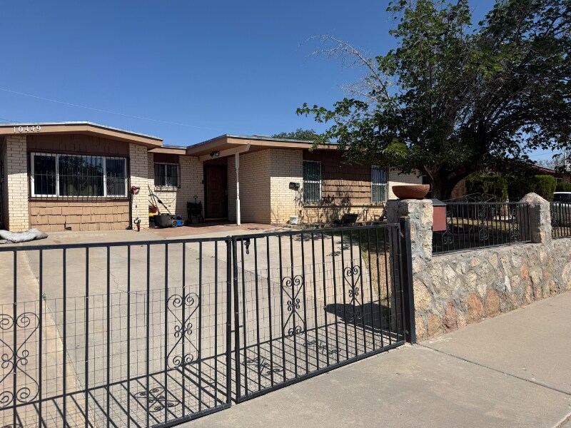 Foto principal - 10449 Mackinaw St