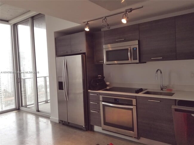 Foto del edificio - 151 SE 1st St