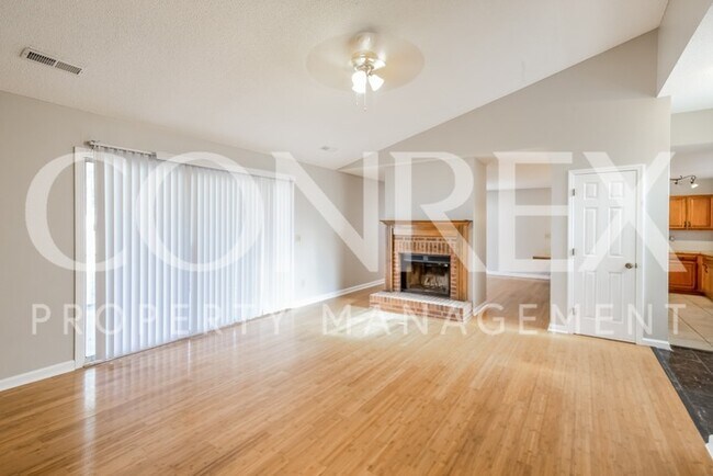 Building Photo - Inviting and Spacious 3 Bedroom Home