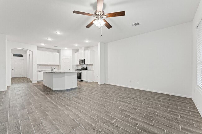 Foto del edificio - 3303 Tranquility Ln